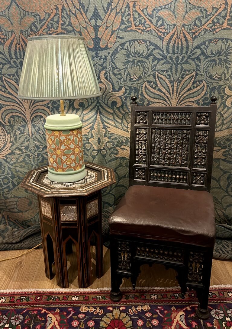 LampTableChair